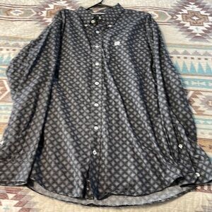 Cinch long sleeve button down. Medium